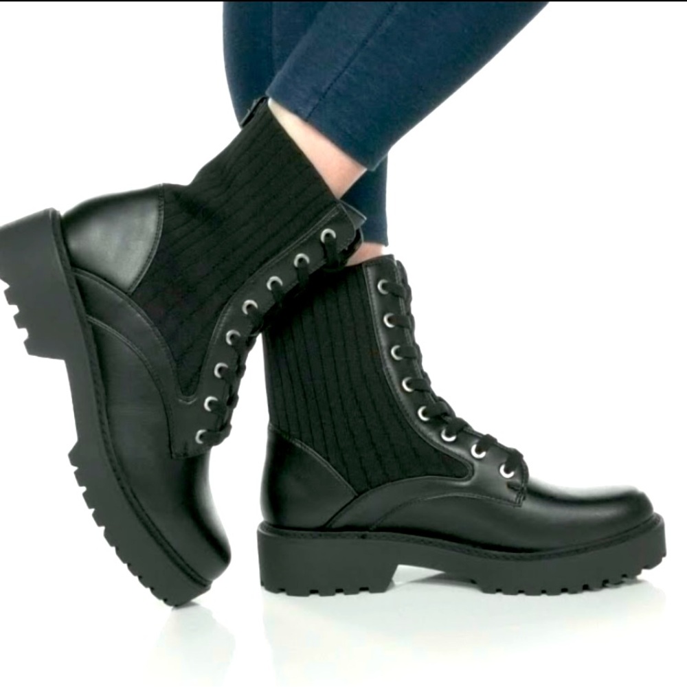 Like new worn once Calvin Klein Lace-Up Quilted Lug Sole Combat Booties Black  7 - Picture 3 of 11